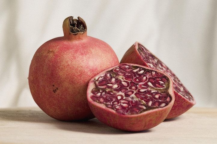 pomegranates-2086545__480